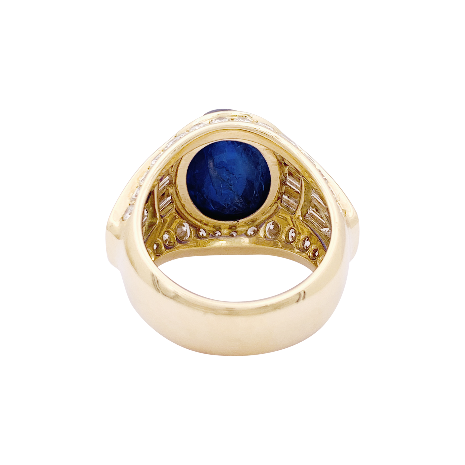 Bague or sertie d'un saphir cabochon non chauffé, 12,32 carats. 3