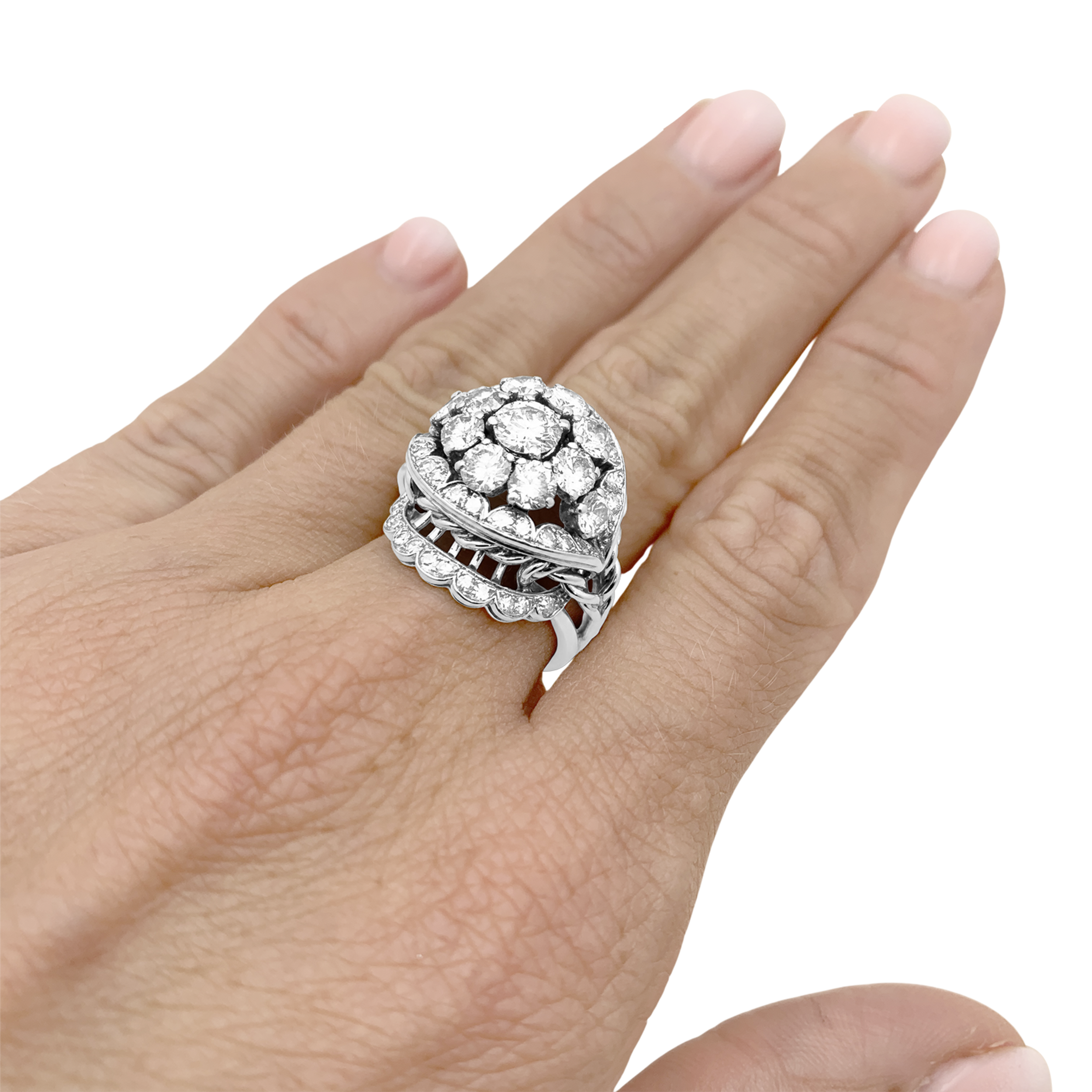 Bague fleur vintage en platine et diamants.  7