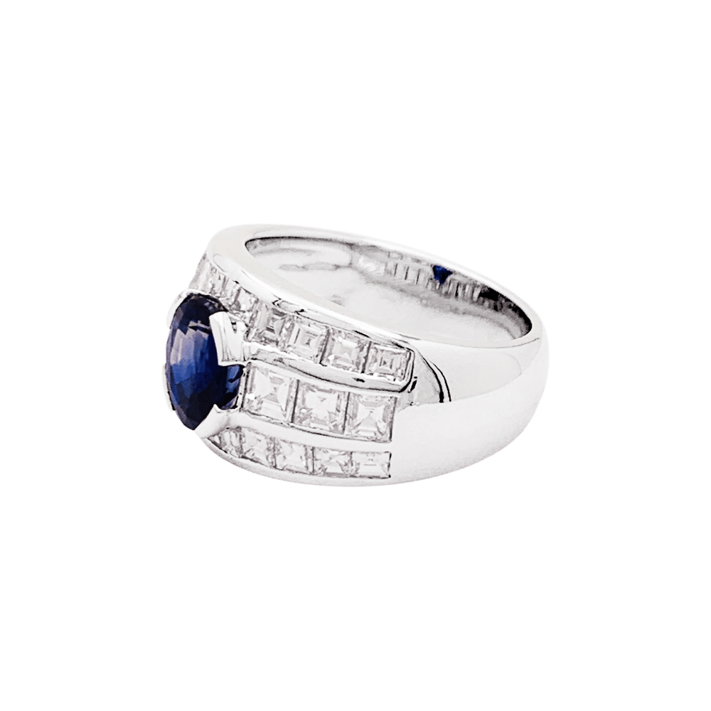 Bague or blanc, saphir et diamants.  2