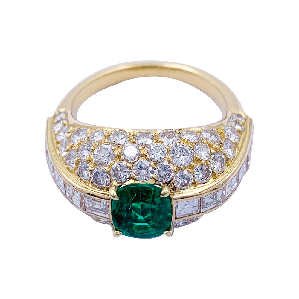 Bague or jaune, émeraude coussin et pavage diamants. 4