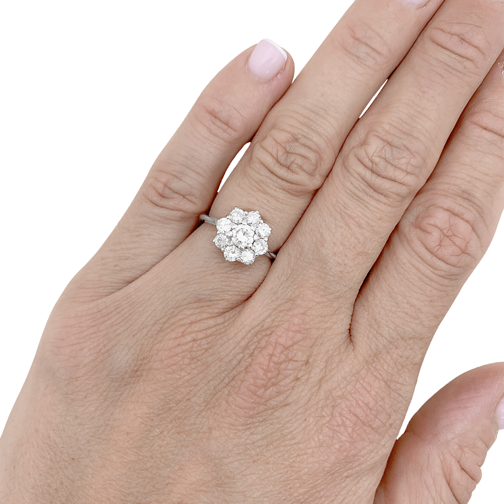 Bague fleur en or blanc et platine sertie de diamants.  5