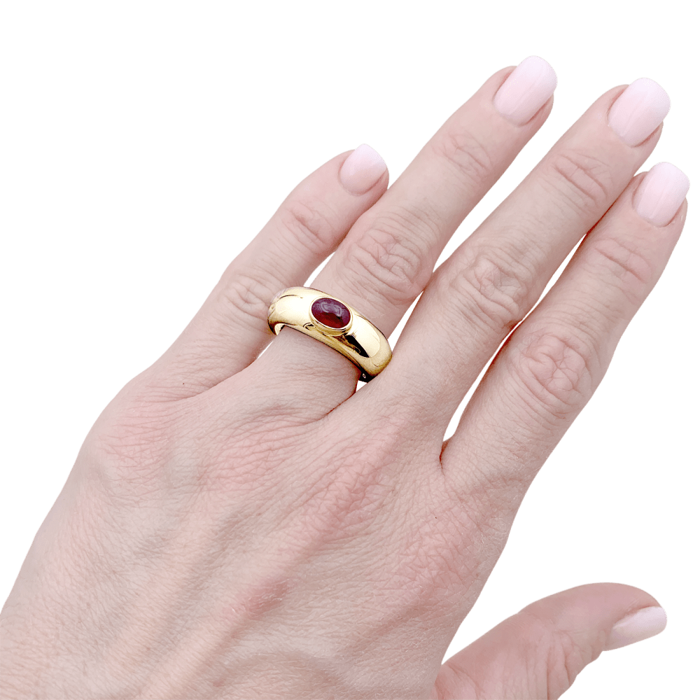 Bague Chaumet, "Anneau" or jaune et rubis.  6