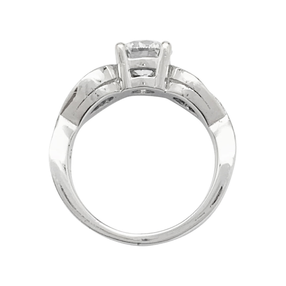 Solitaire en or blanc 750/000 centré d’un diamant taille brillant de 0,94 carat qualité E/VS1,certificat  GIA N°6147299507 (2012) épaulé de noeuds sertis de diamants.  Poids brut: 8,6 Grammes. 3