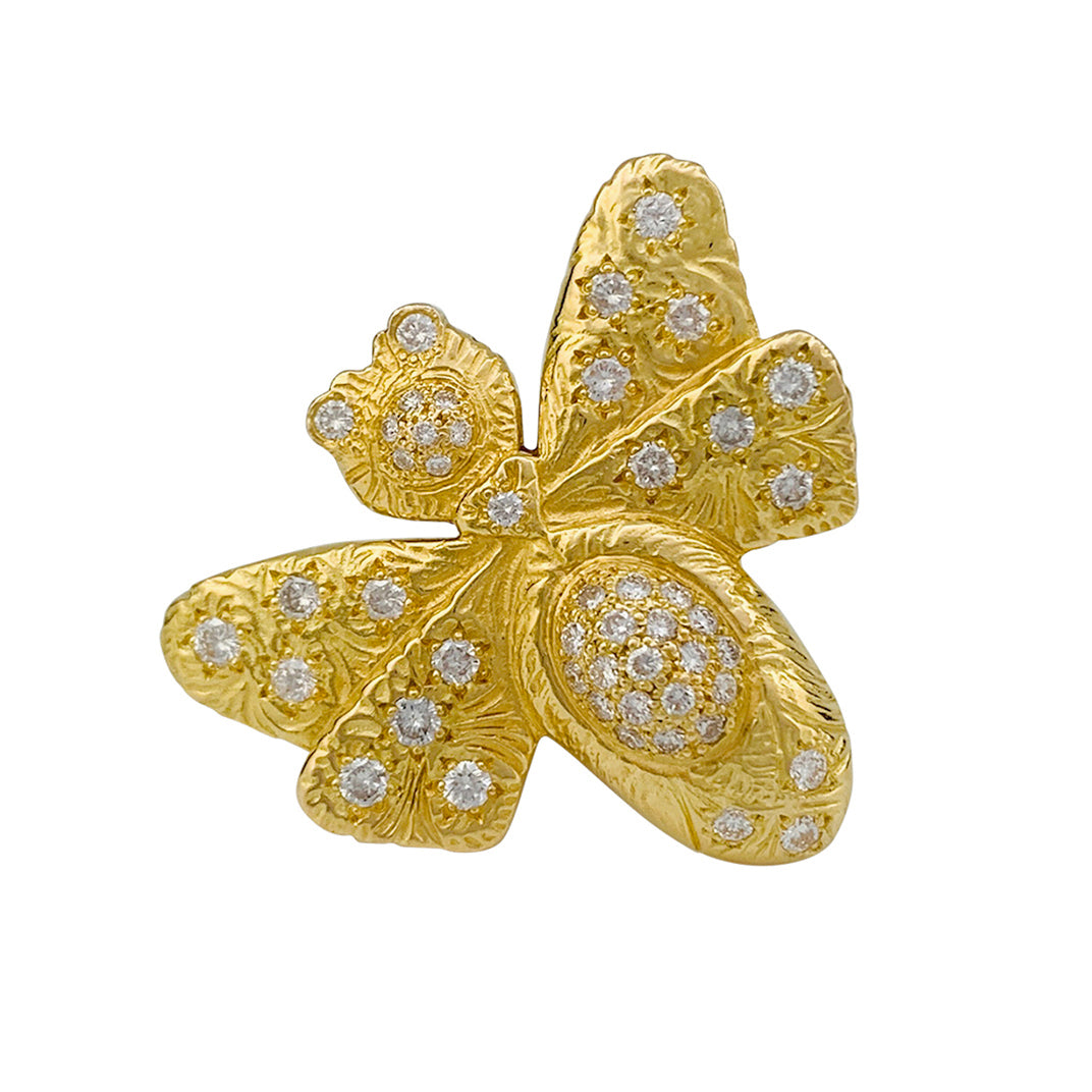 Une bague Garnazelle figurant un papillon en or jaune 750/000, rehaussé de diamants taille brillant. Poids brut: 20 grammes 4