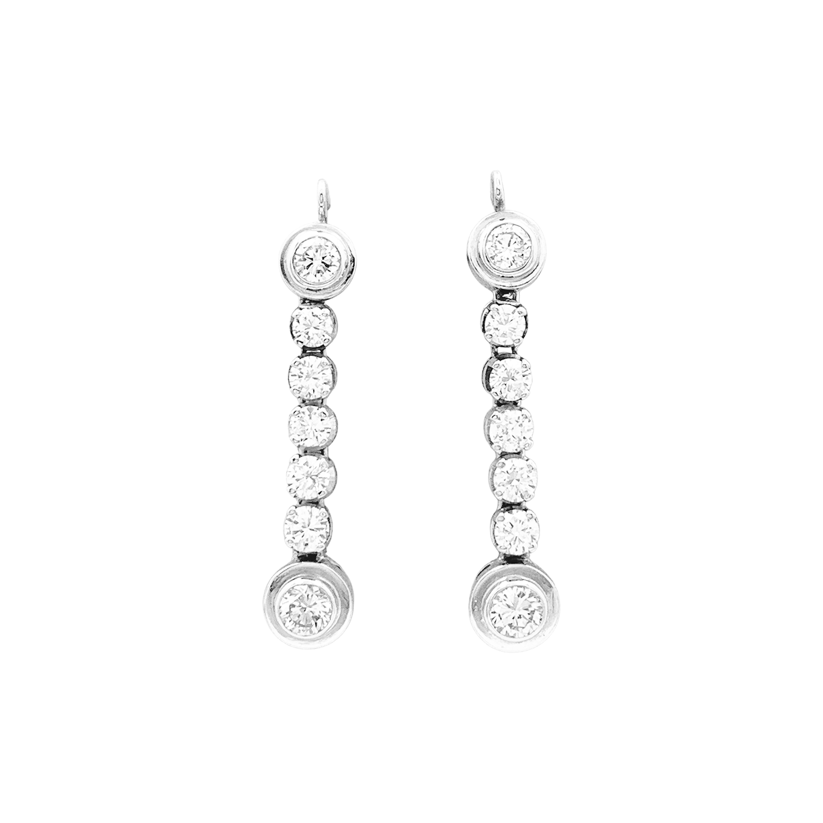 Paire de boucles d'oreilles pendantes, or blanc et diamants.  1