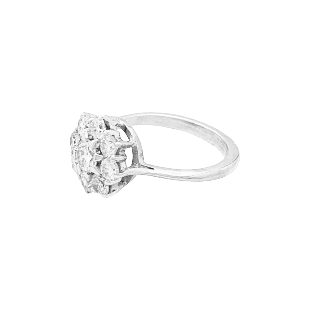 Bague fleur en or blanc et platine sertie de diamants.  2