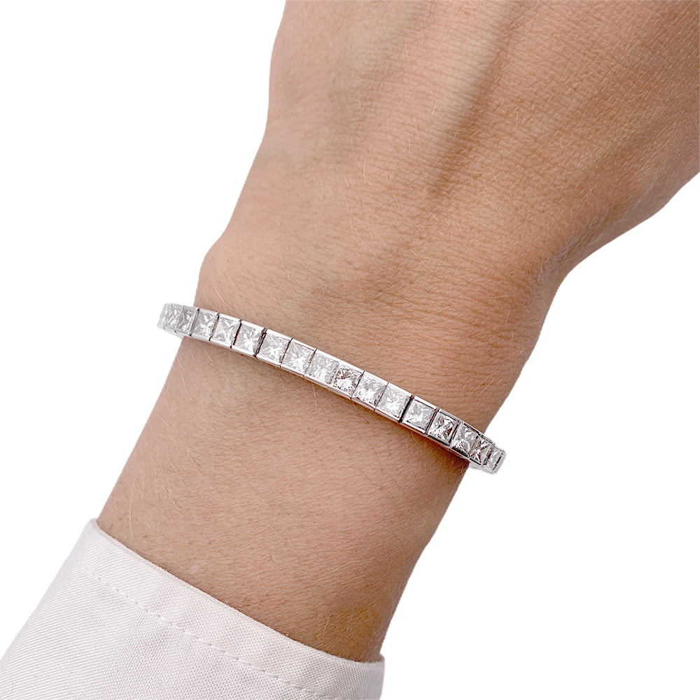 Bracelet ligne or blanc et diamants taille princesse. 1
