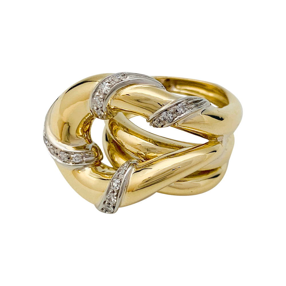 Une bague “Noeud de 8” en or jaune et blanc, rehaussée de diamants taille 8/8.  Poids brut: 18,1 grammes. 7
