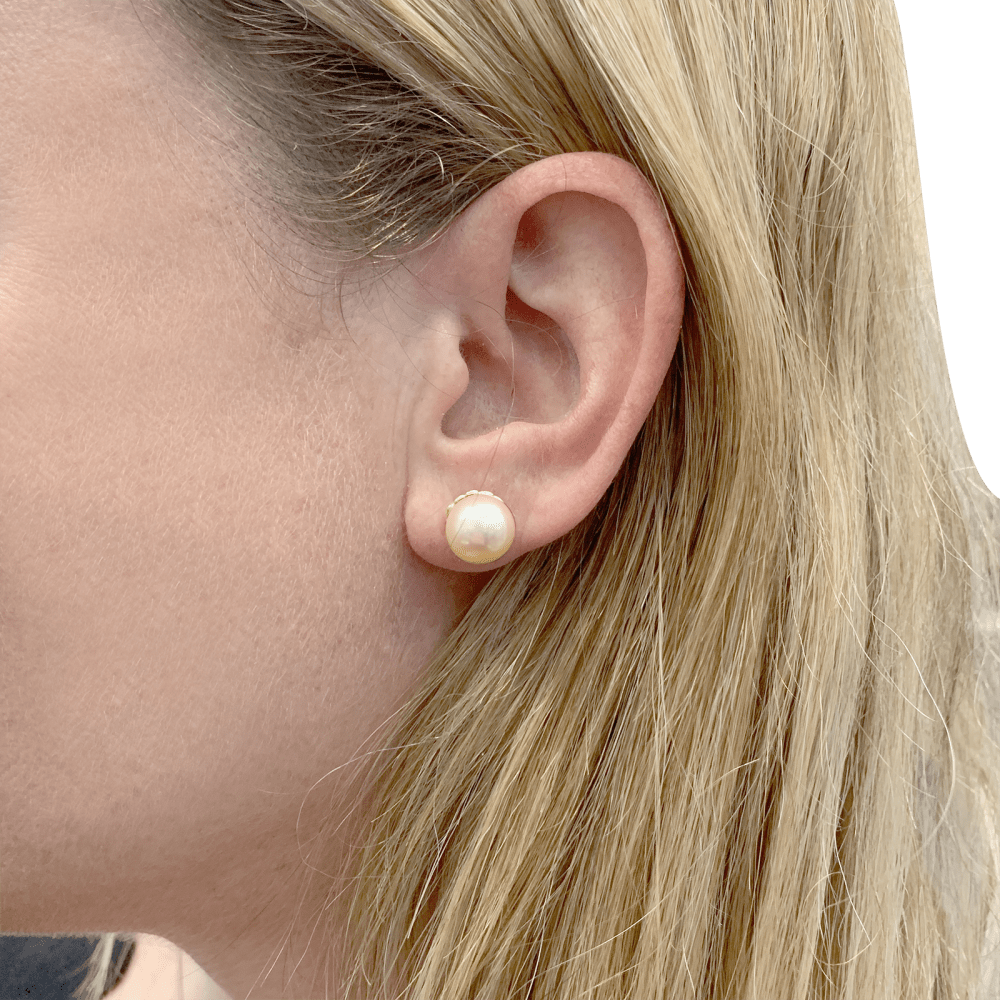 Boucles d'oreilles or jaune et perles.  7