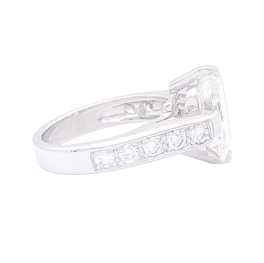 Bague or blanc, diamant taille émeraude 4 cts. 3