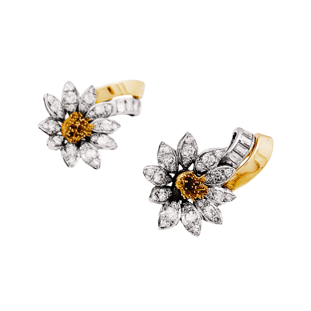 Boucles d'oreilles, "Fleur", or jaune, platine et diamants.  2