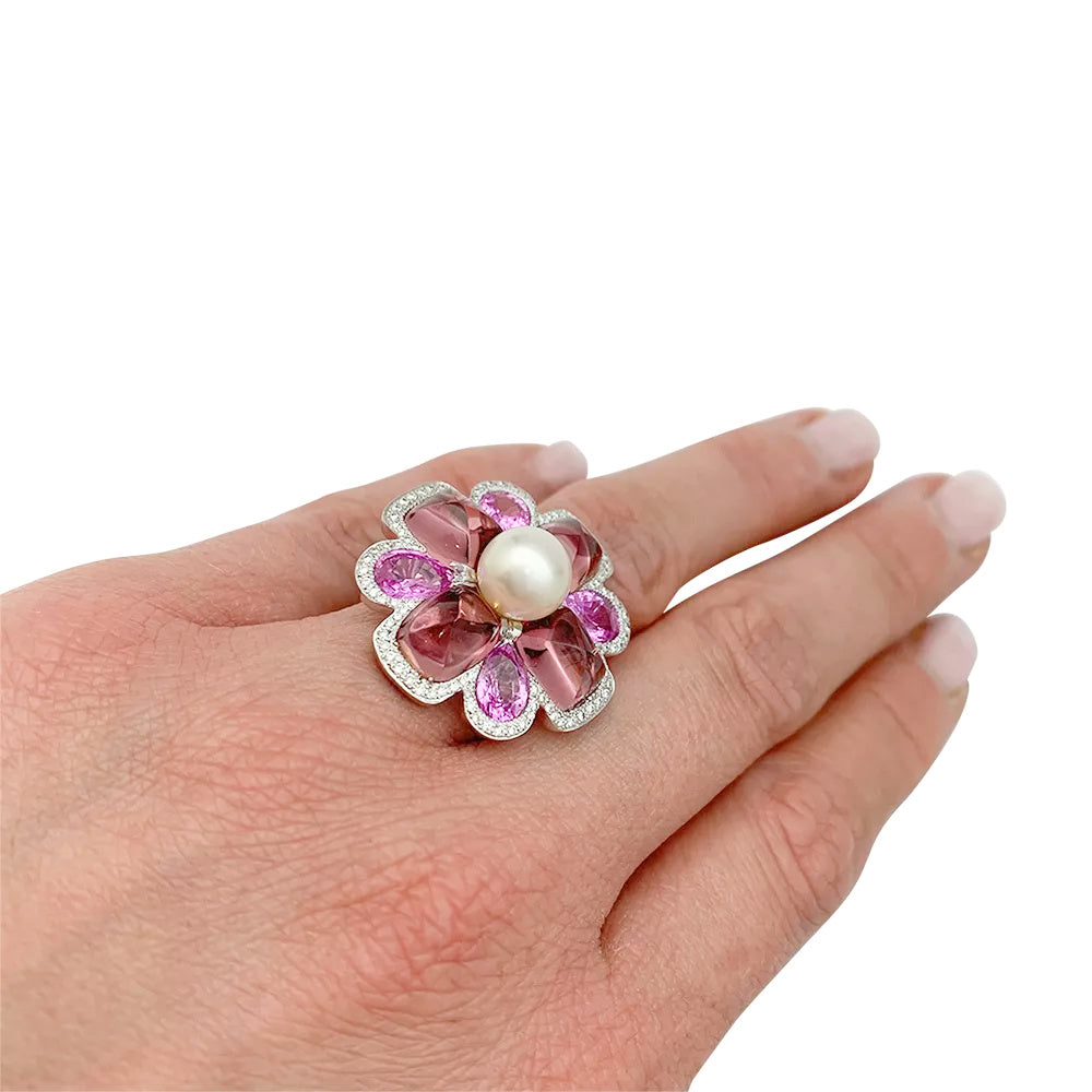 Bague Chanel, "San Marco", or blanc, perle, saphirs roses, tourmalines roses, diamants. 1