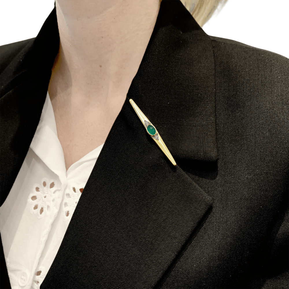 Broche Van Cleef & Arpels, or jaune, platine, chrysoprase cabochon et diamants.  6