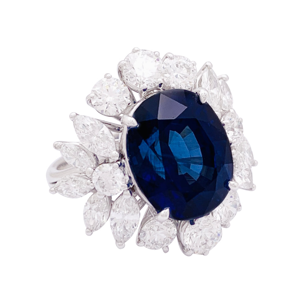 Bague or blanc, diamants, saphir. 2