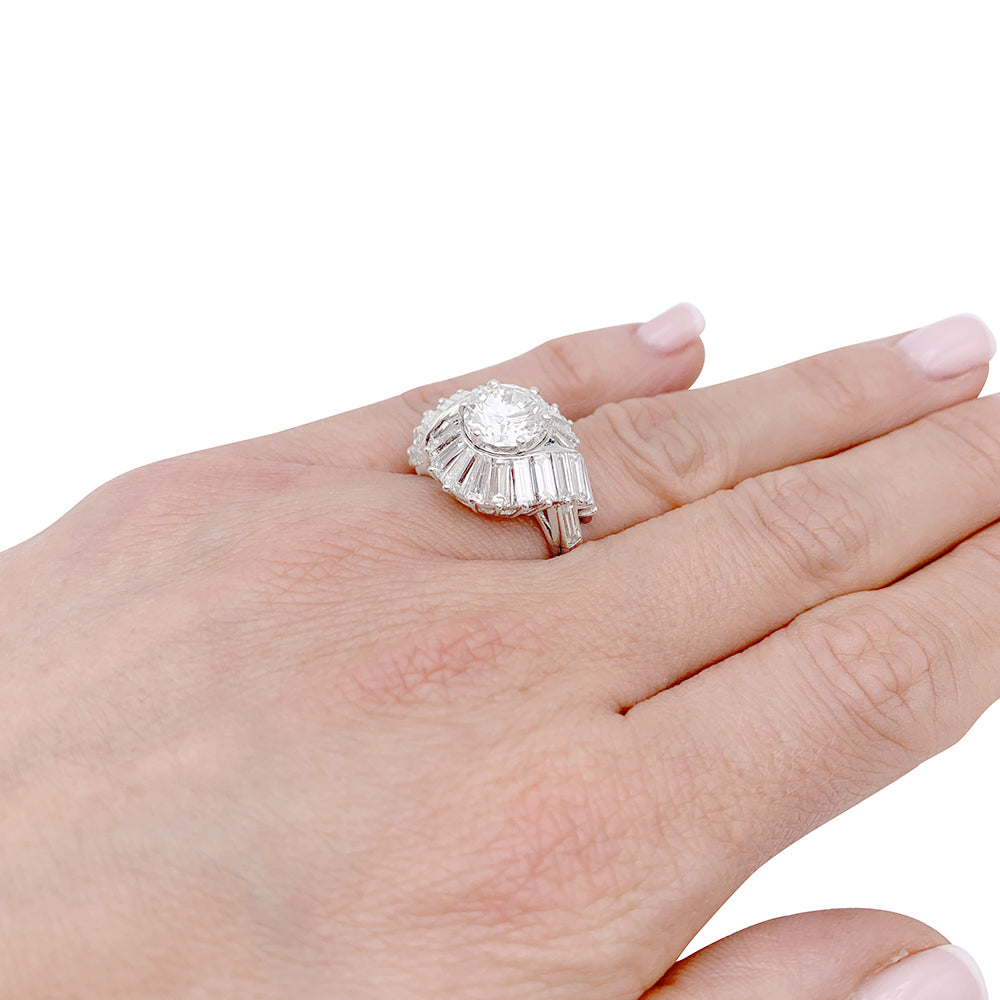 Bague platine diamant 2,51 ct entourage baguette. 7