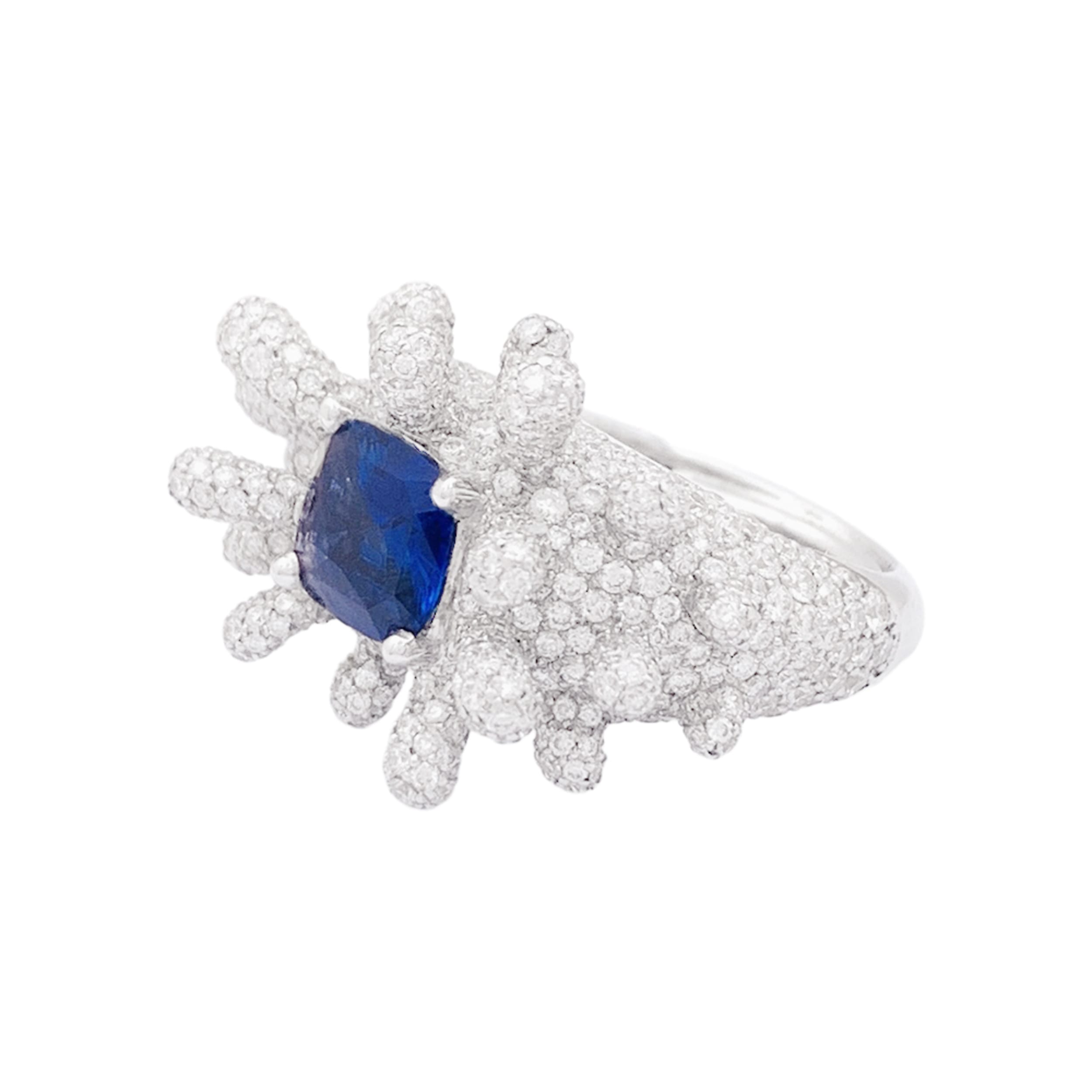 Bague Manalys en or blanc, diamants et saphir.  3