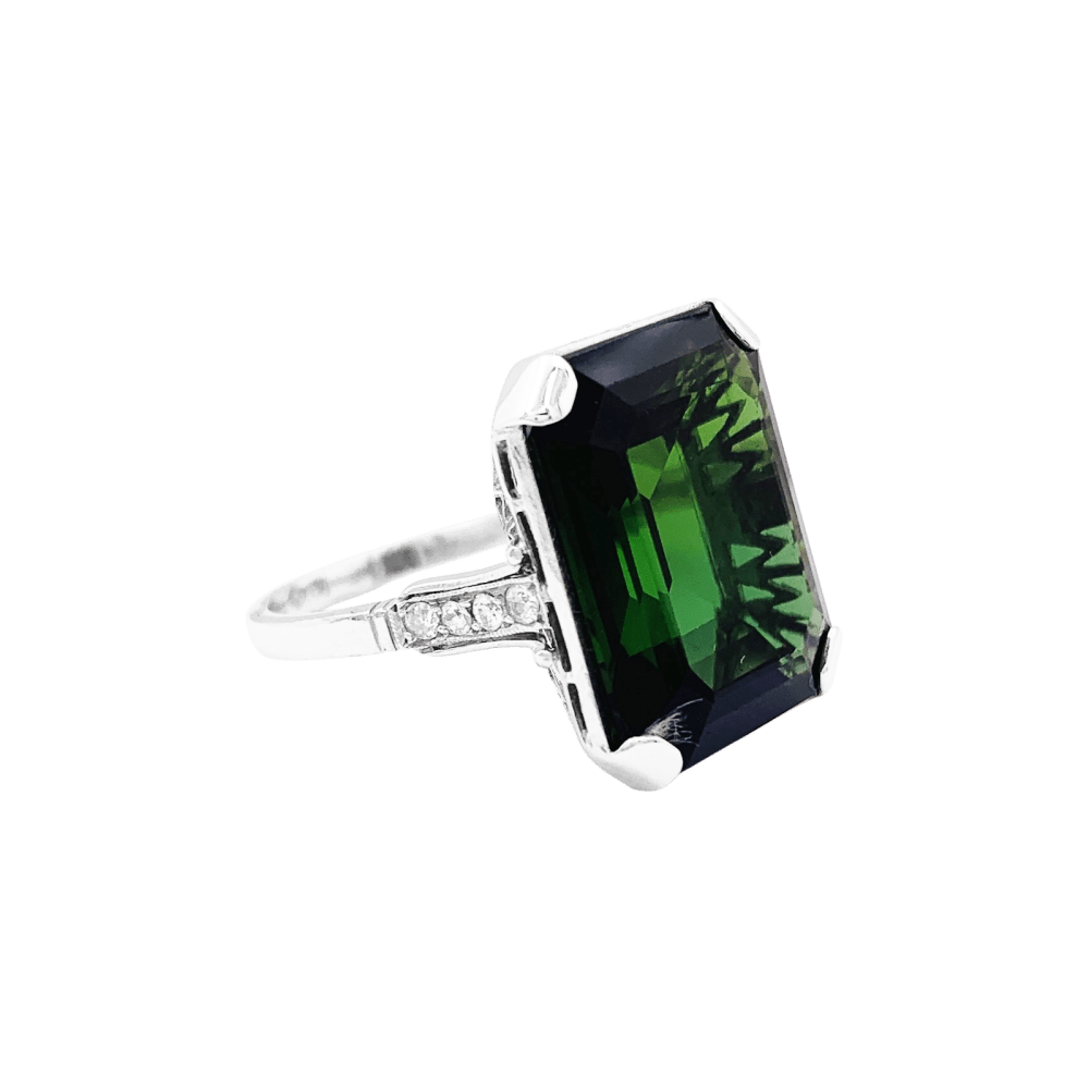 Bague or blanc et platine sertie d'une tourmaline et de diamants. 2