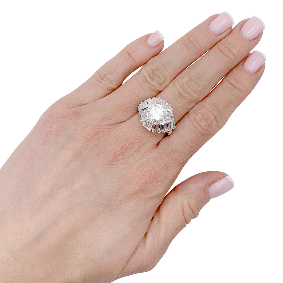 Bague platine diamant 2,51 ct entourage baguette. 8