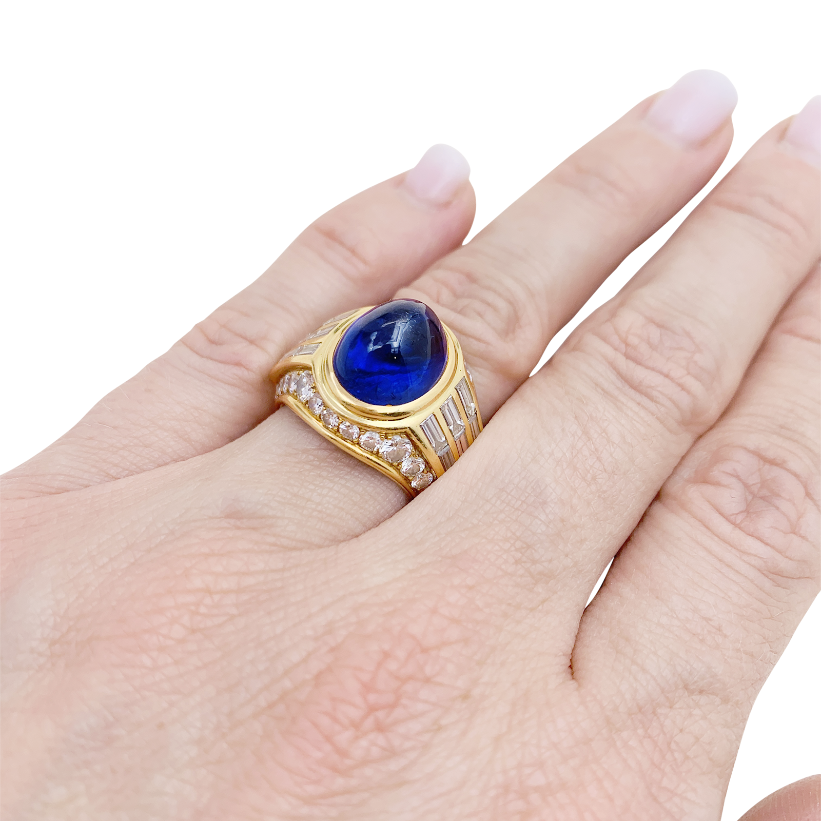 Bague or sertie d'un saphir cabochon non chauffé, 12,32 carats. 5