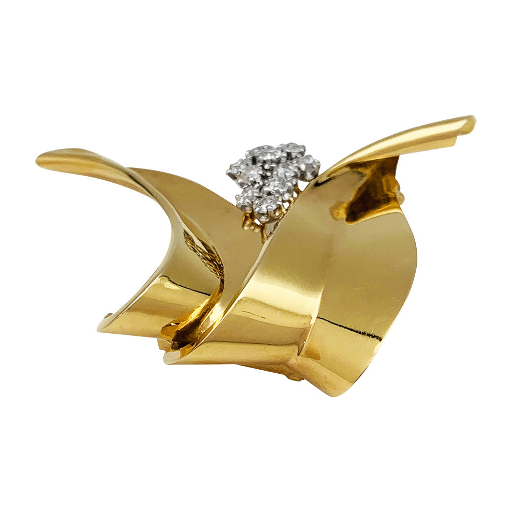 Broche Fontana en or jaune 750/000 et platine 950/000 sertie de 10 diamants taille ancienne. Poids brut : 11,4 grammes. 8
