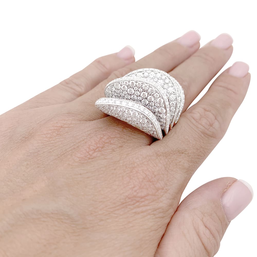 Bague De Grisogono "Onde" or blanc, diamants. 7