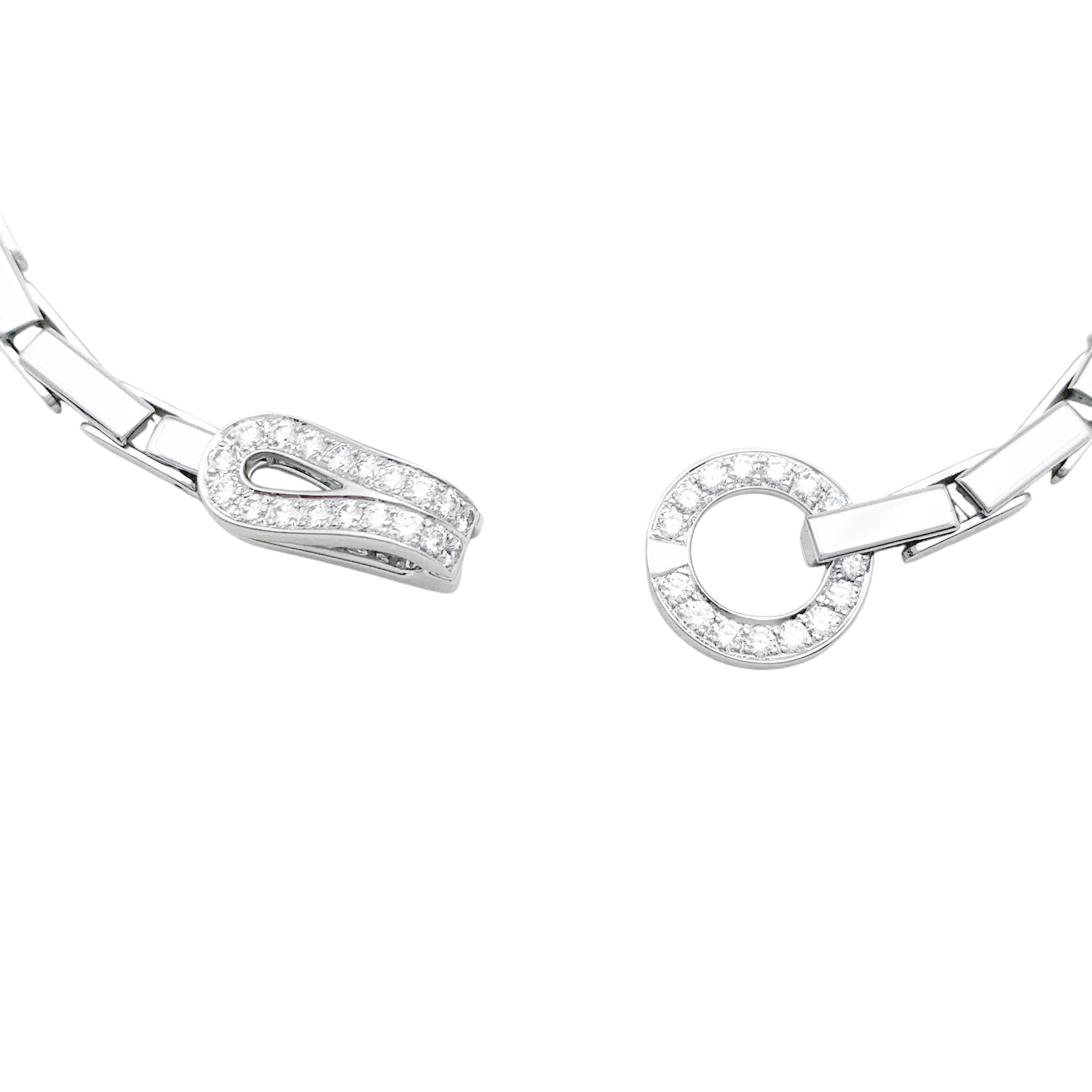 Collier Cartier "Agrafe" en or blanc et diamants. 5
