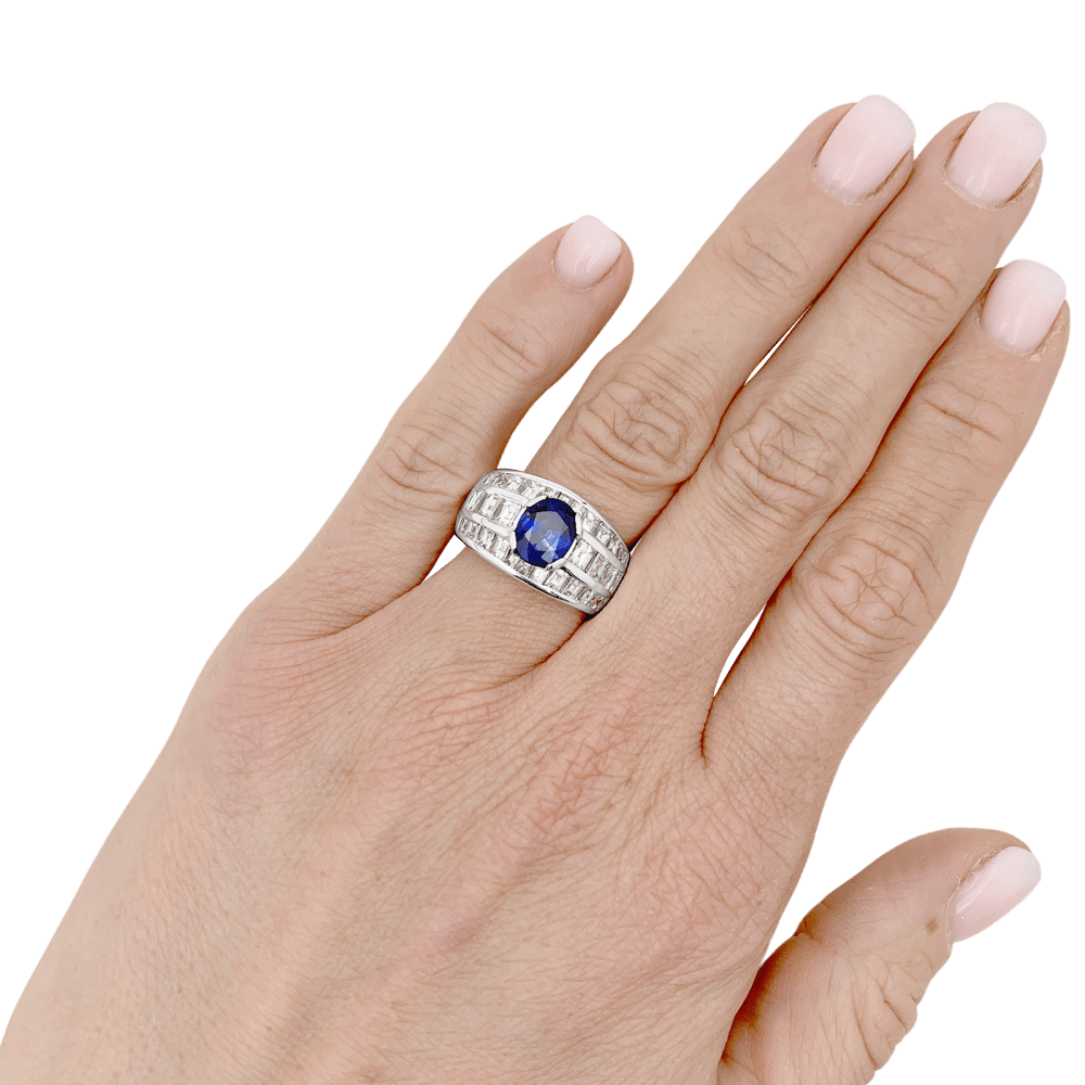 Bague or blanc, saphir et diamants.  5