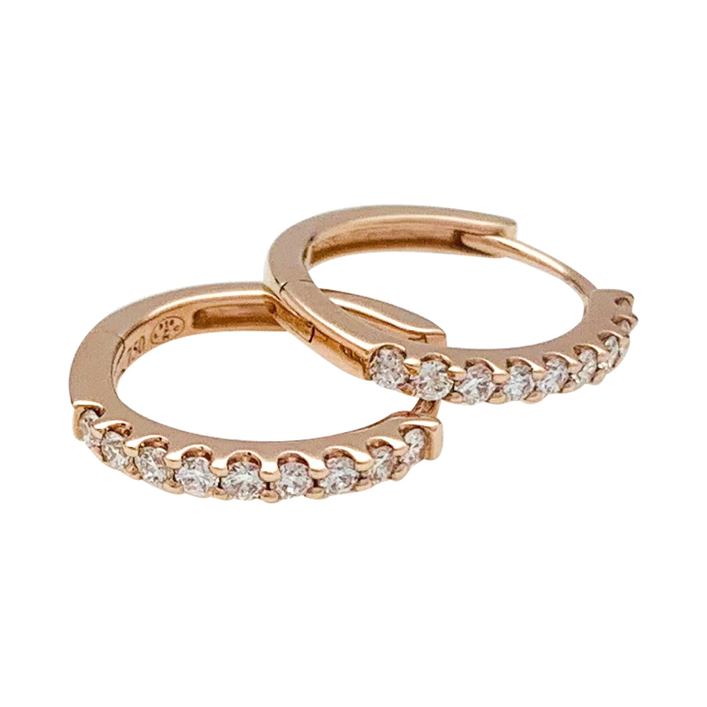 Paire de petites créoles en or rose, diamants. 3
