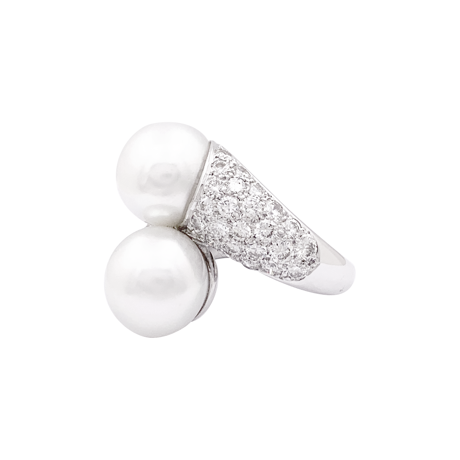 Bague "Toi & Moi" or blanc, diamants, perles. 3