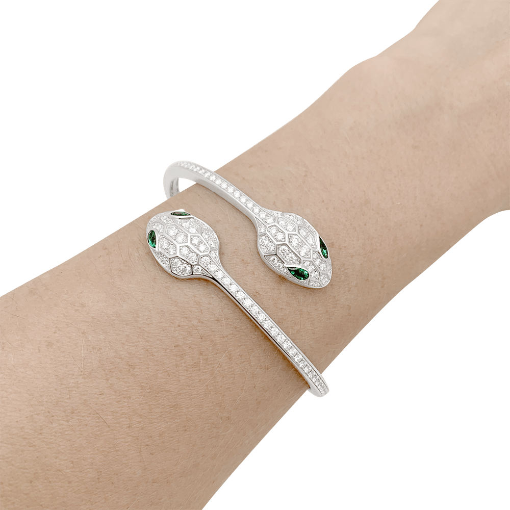 Bracelet Bulgari "Serpenti Seduttori" or blanc, diamants, émeraudes. 6