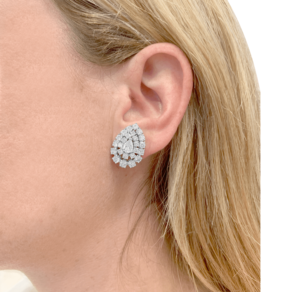 Boucles d'oreilles Boucheron en platine et diamants.  7