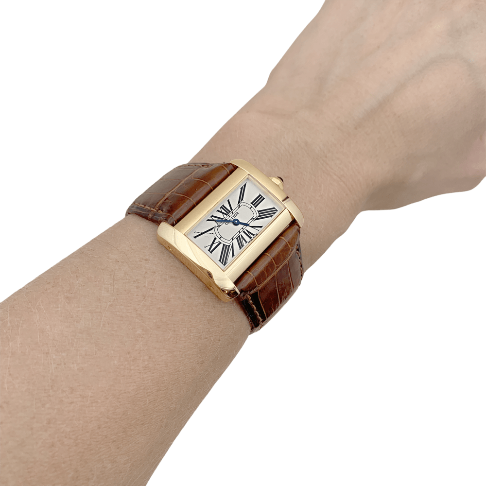 Montre Cartier, "Divan", or jaune, cuir. 6