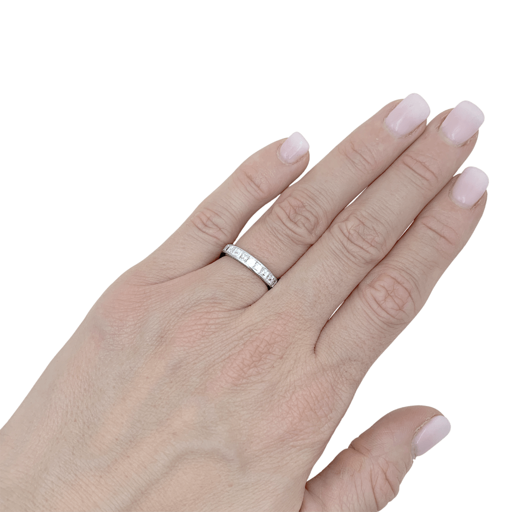 Alliance en platine et diamants. 5