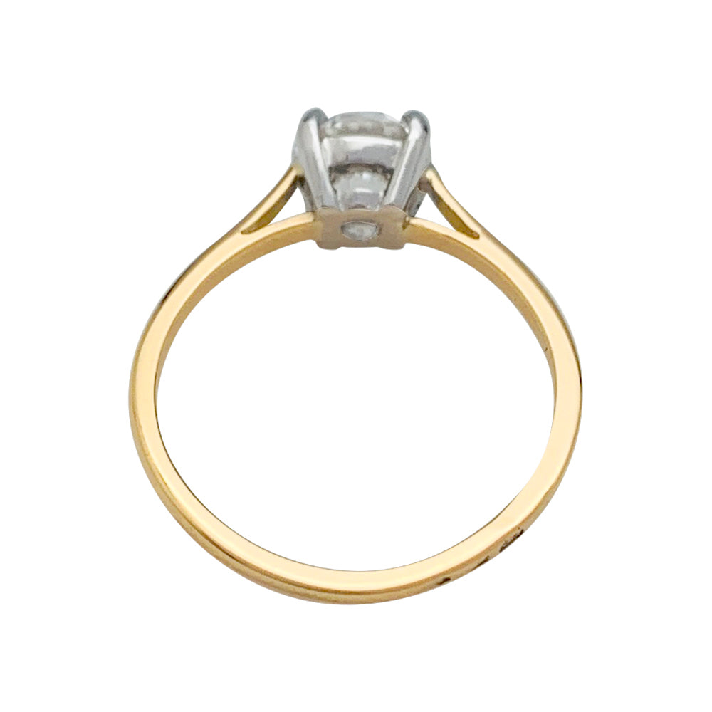 Bague sertie d’un diamant taille brillant. Certificat HRD N°031379 de 1979 1,03 carat H VVS2.  Certificat LFG 391420 de 2022. 2,2gr 6