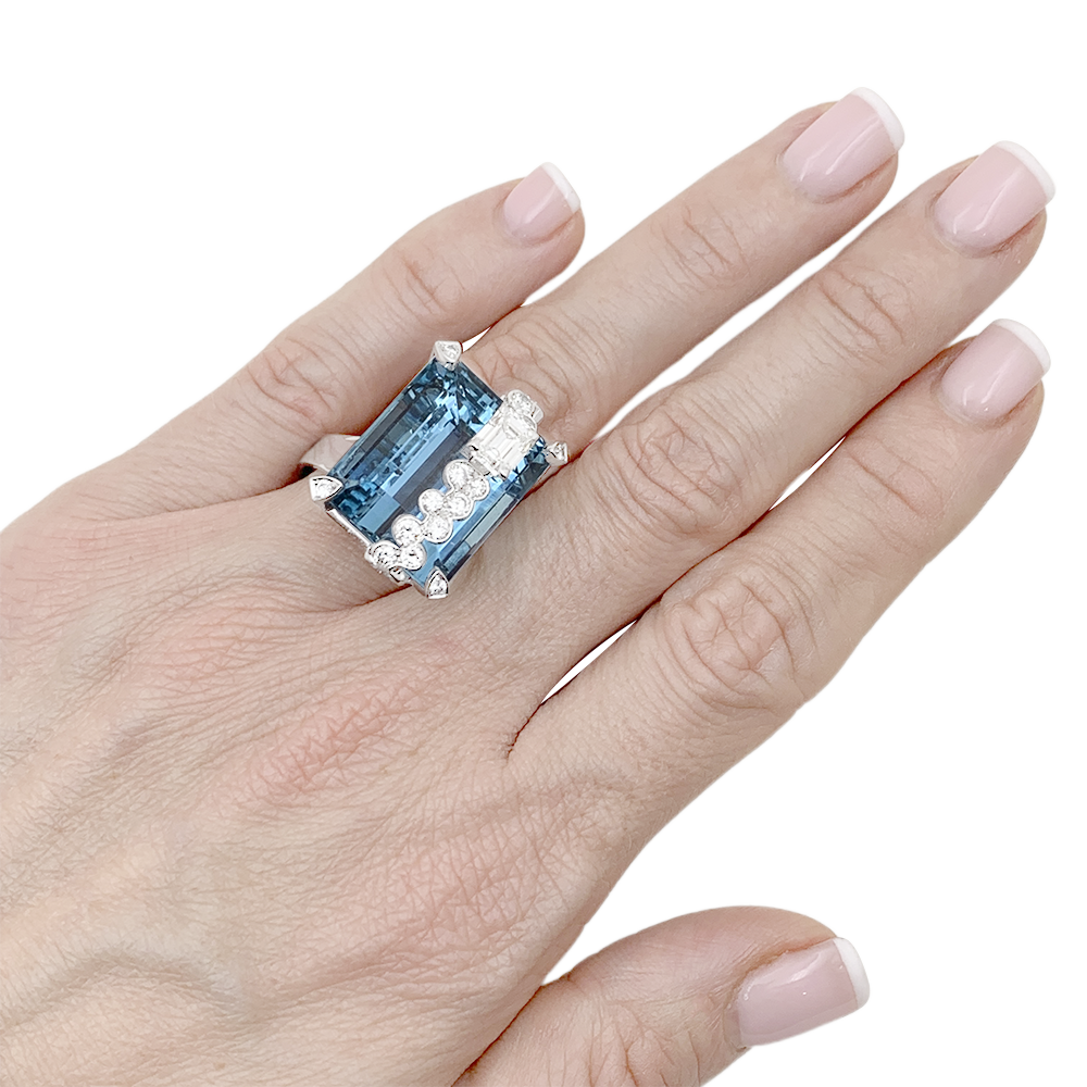 Bague cocktail aigue-marine, diamants, or blanc. 1