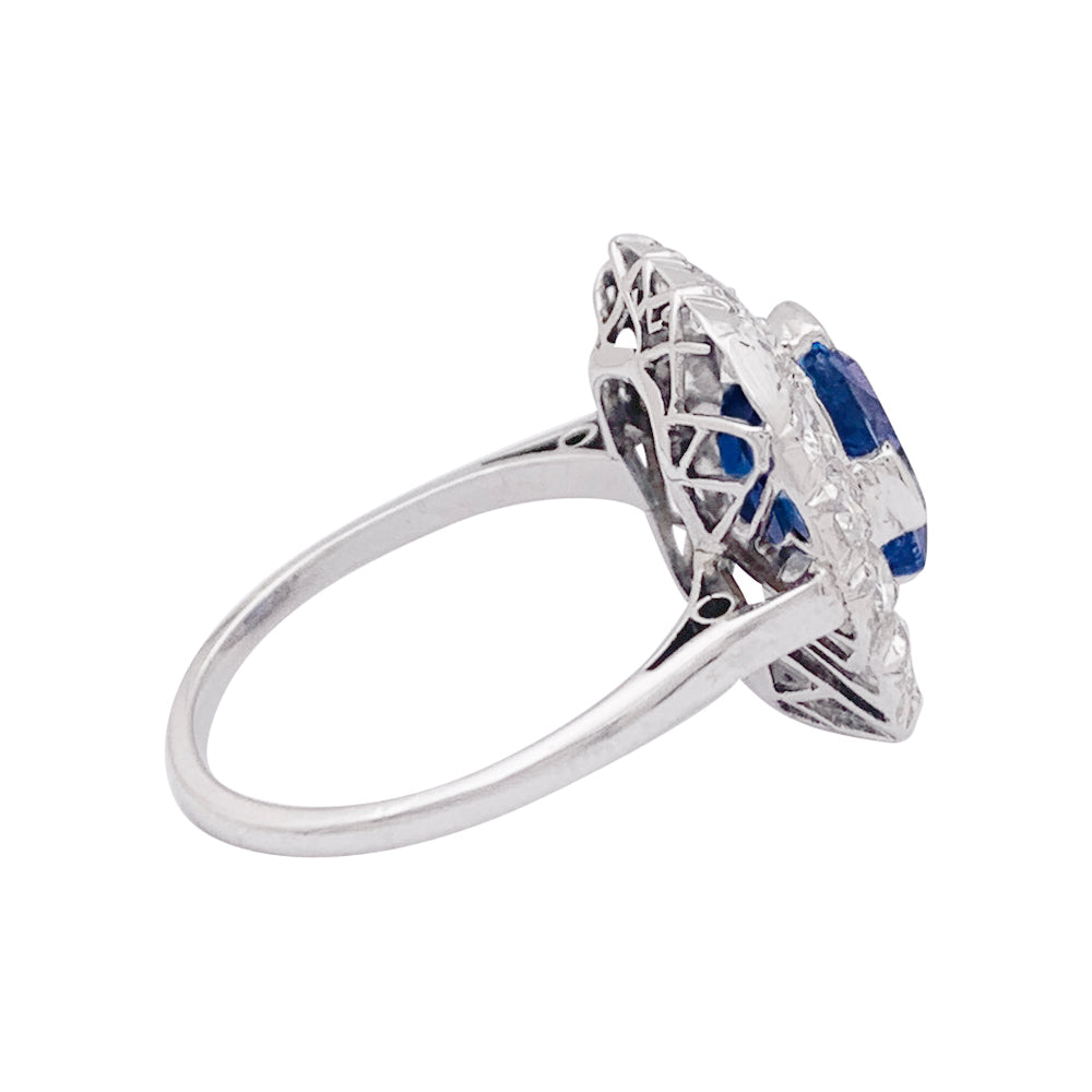 Bague "Pompadour" platine, or blanc, saphir, diamants. 6