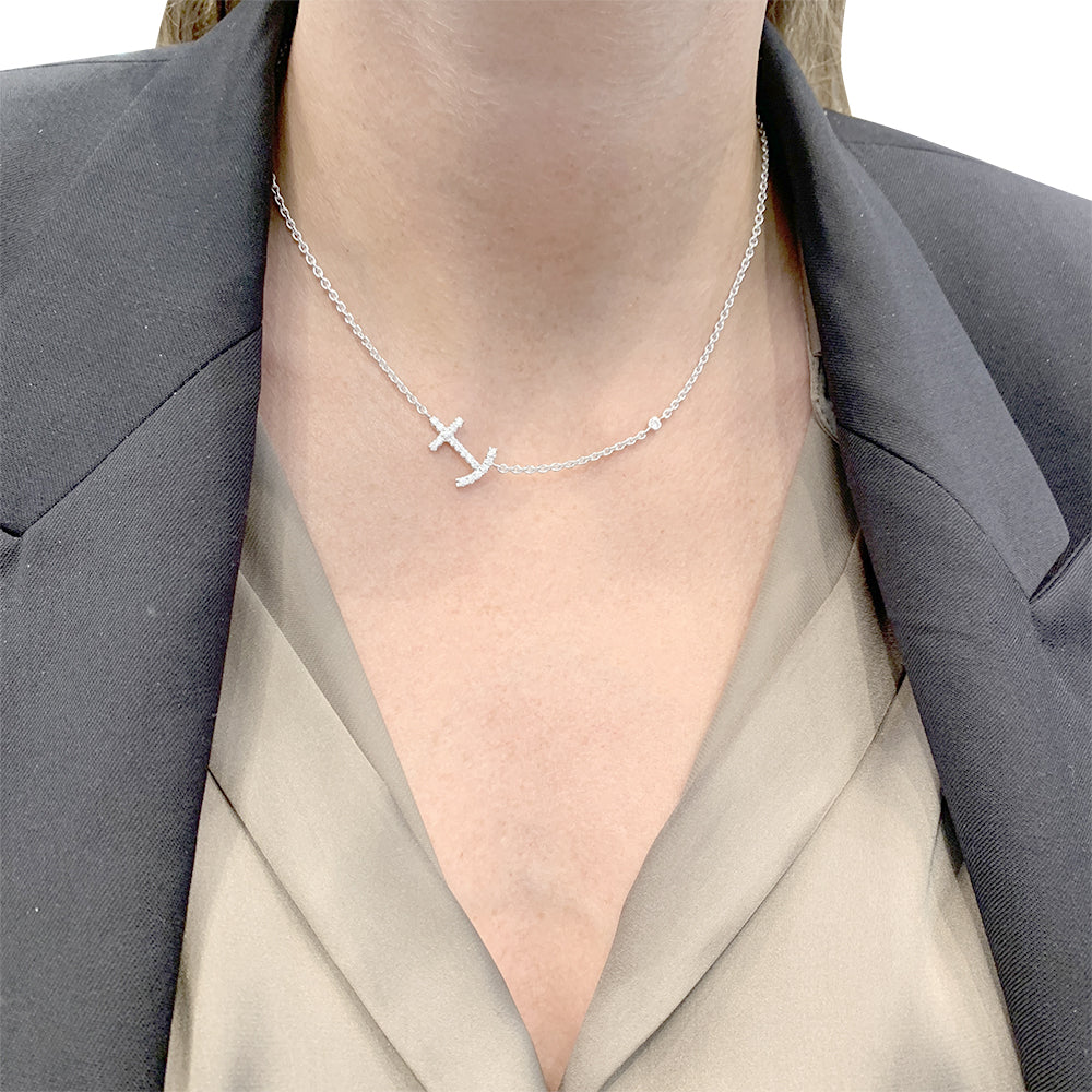 Collier or blanc et diamants. 5