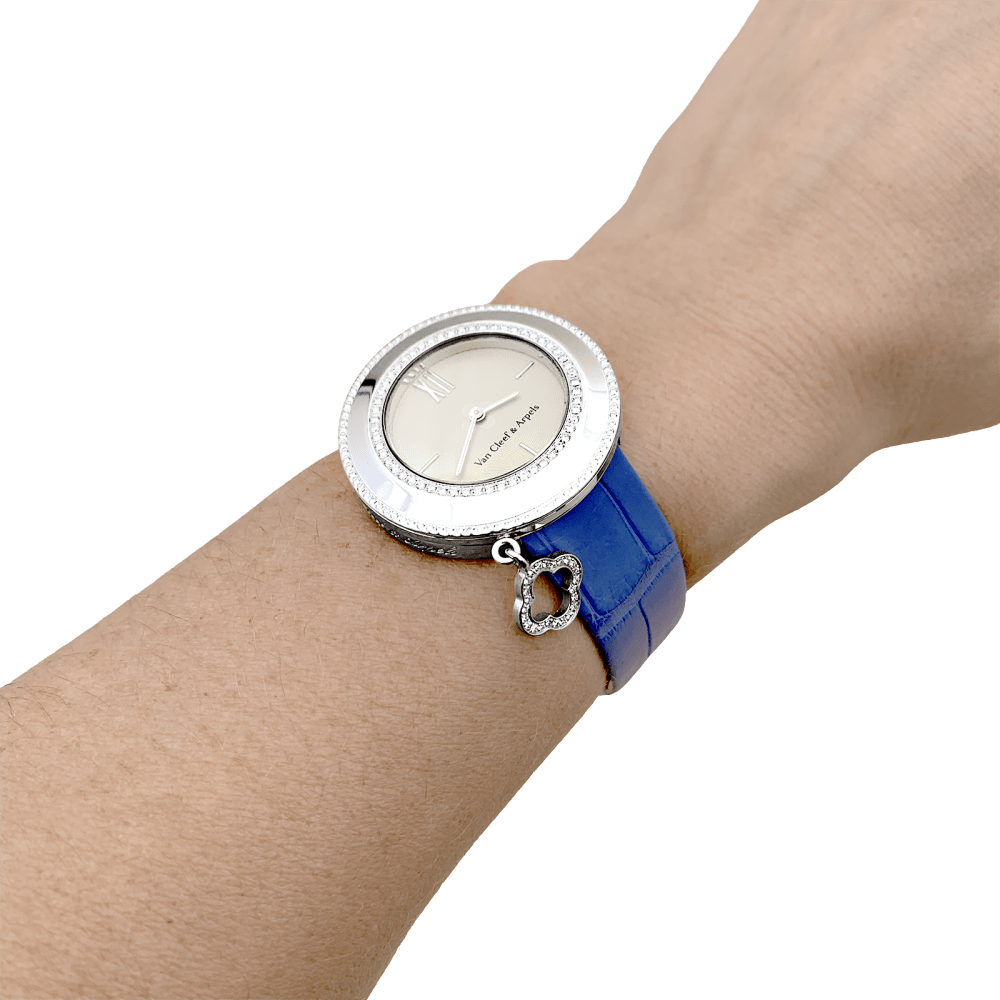 Montre Femme Van Cleef & Arpels, « Charms », or blanc, diamants. 7