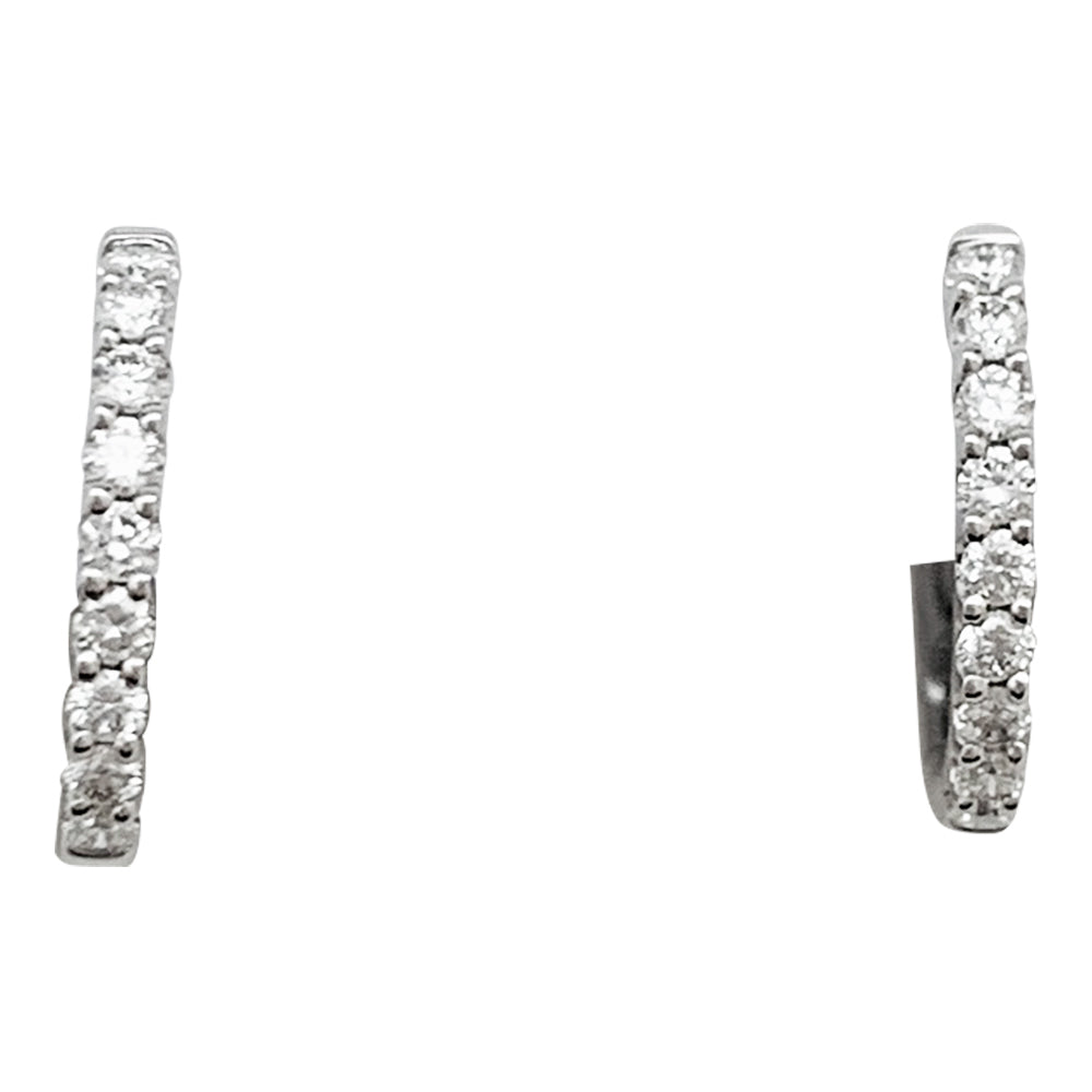 Paire de petites créoles en or blanc, diamants. 2