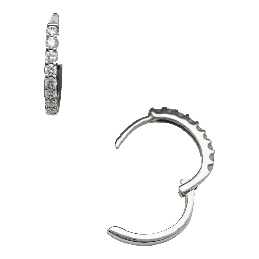 Paire de petites créoles en or blanc, diamants. 1