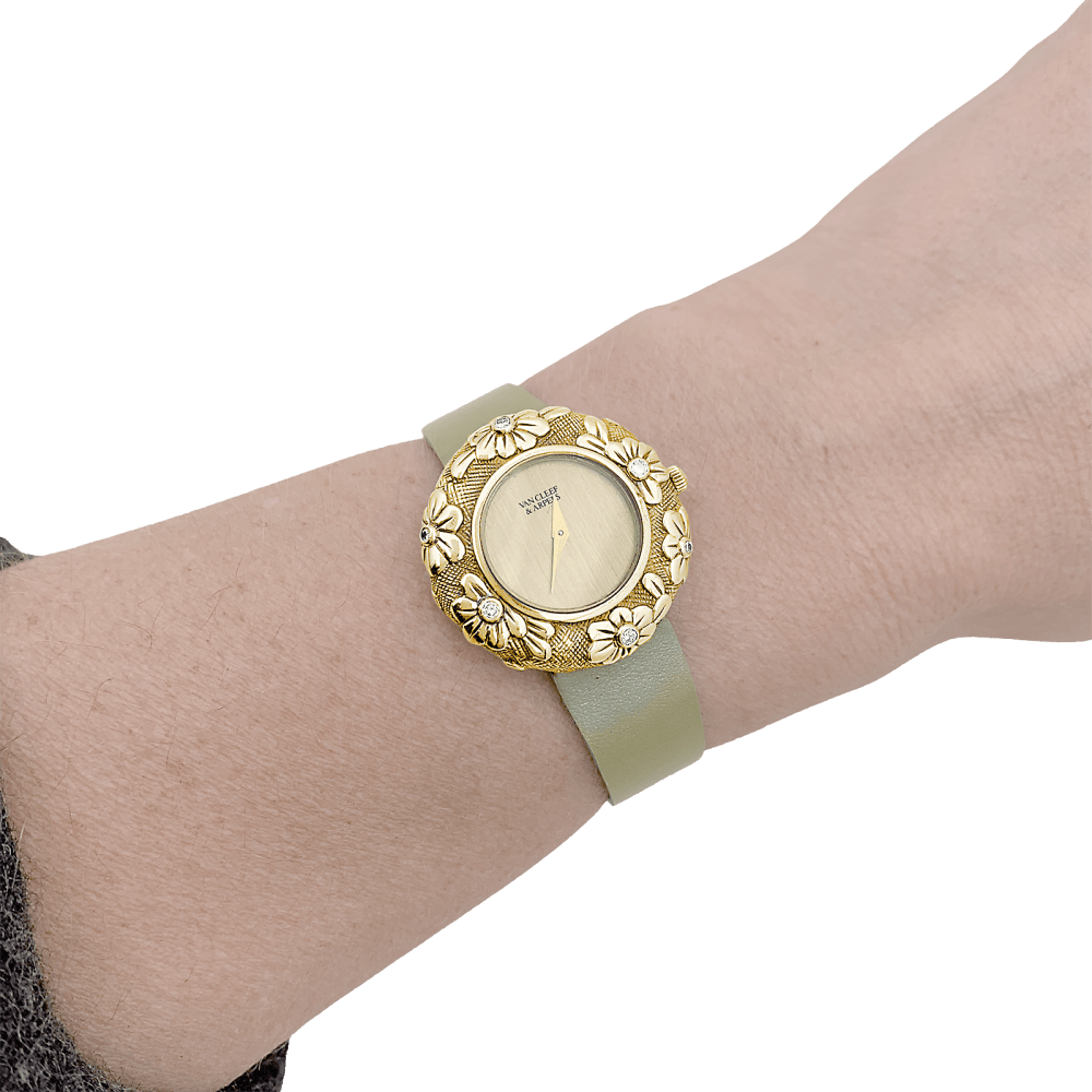 Montre Van Cleef & Arpels, "Tess", or jaune et diamants.  5