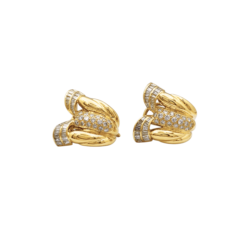 Boucles d'oreilles "Tulipe" en or jaune et diamants. 2