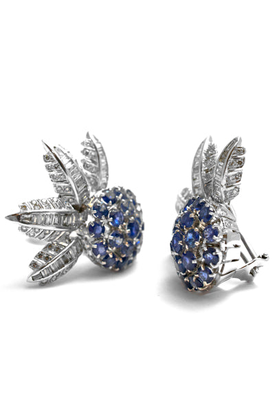 Boucles d'oreilles en or blanc, saphirs et diamants. 1