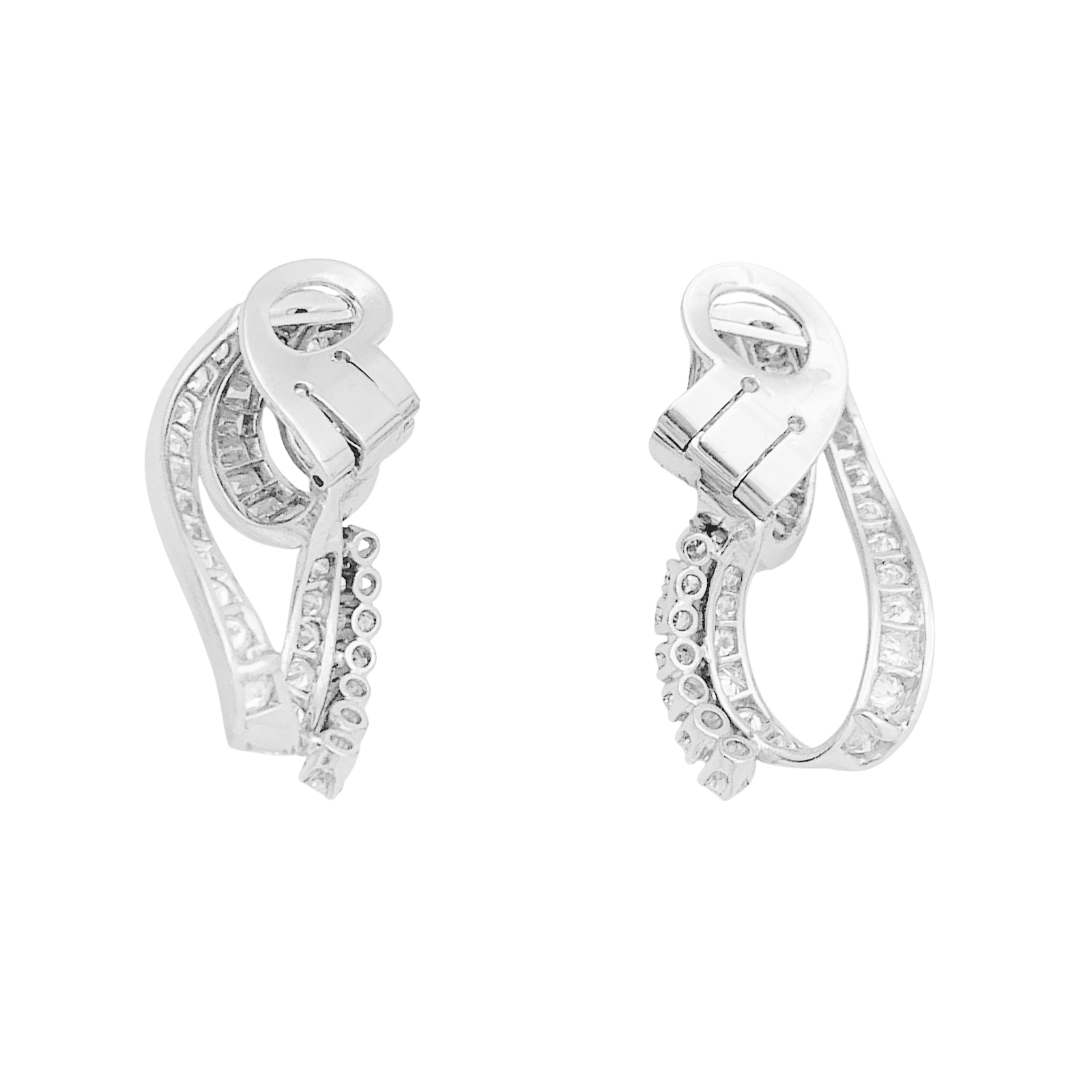 Boucles d'oreilles or blanc, diamants. 4