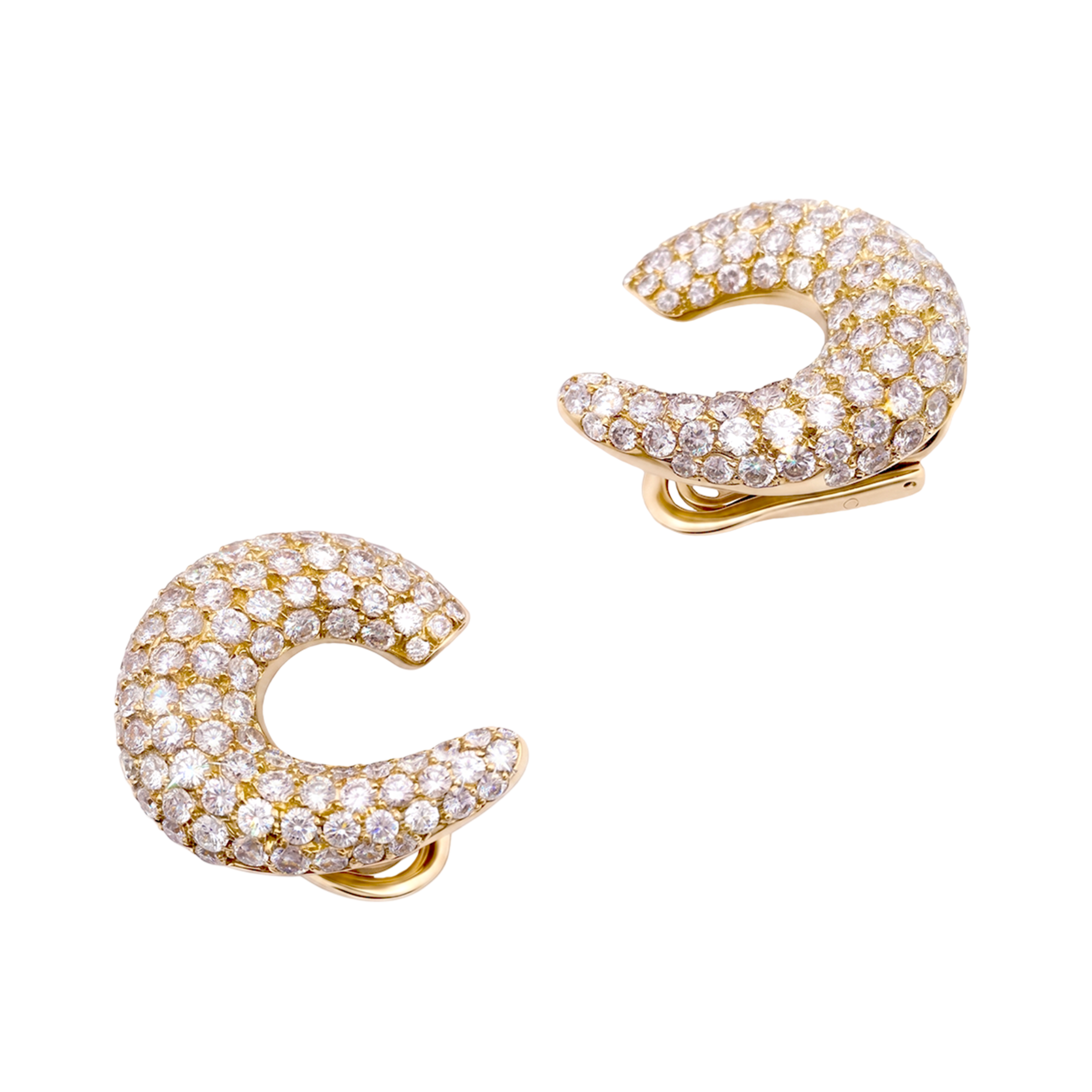 Boucles d'oreilles créoles en or jaune et diamants.  4