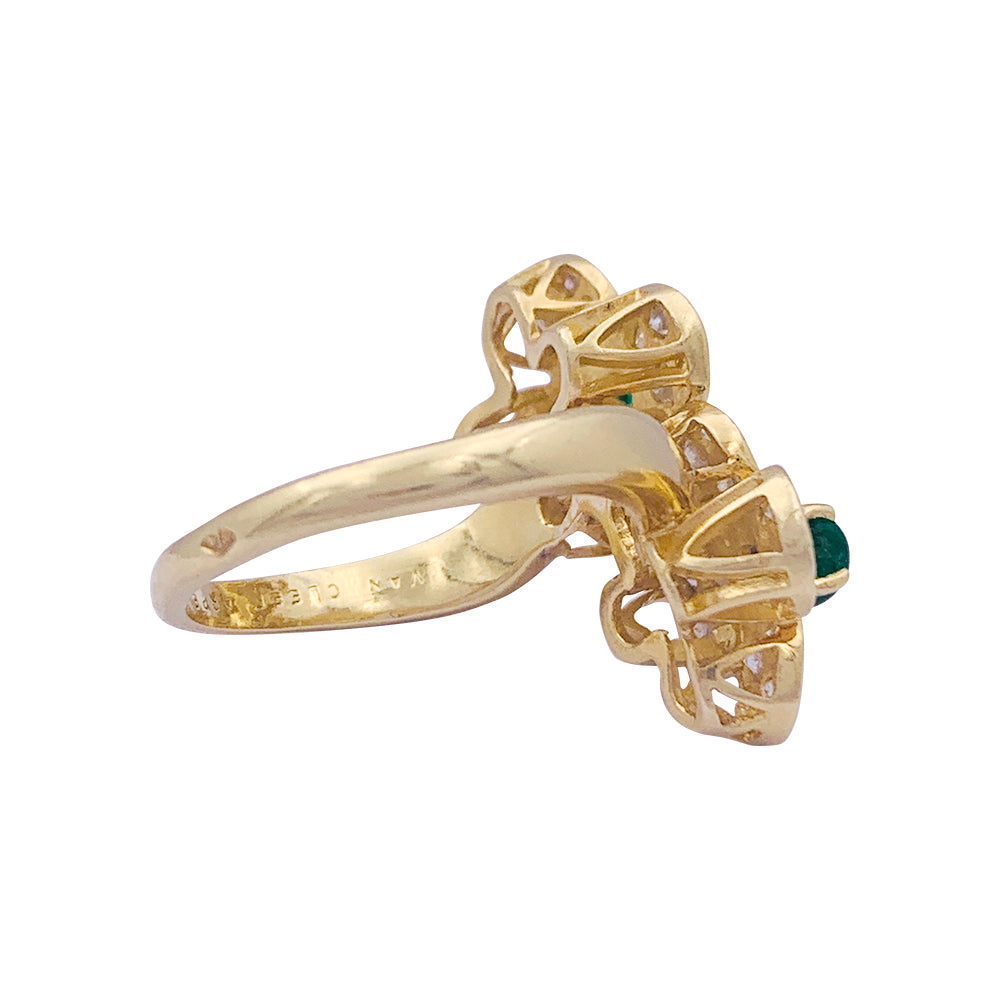 Bague Van Cleef & Arpels, "Fleurette", en or jaune, diamants et émeraudes. 4