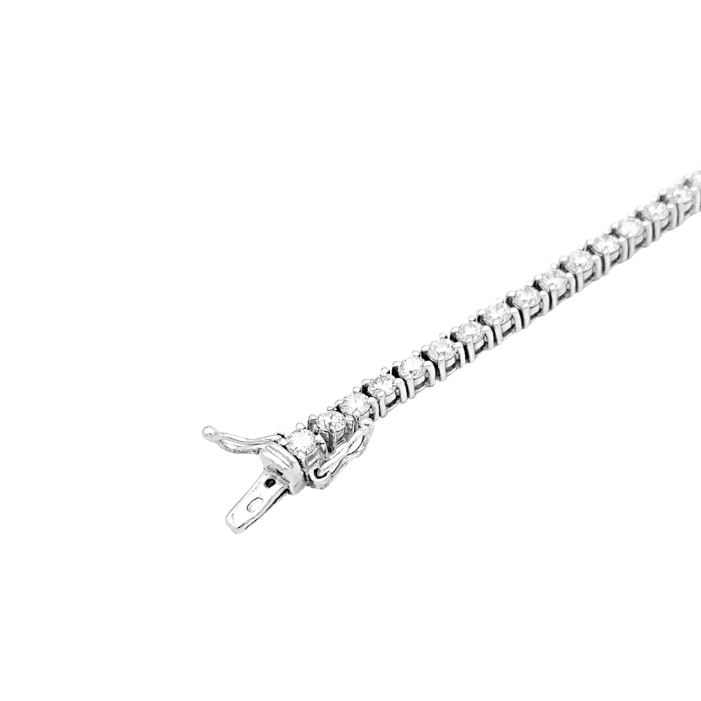 Bracelet ligne, or blanc et diamants. 4