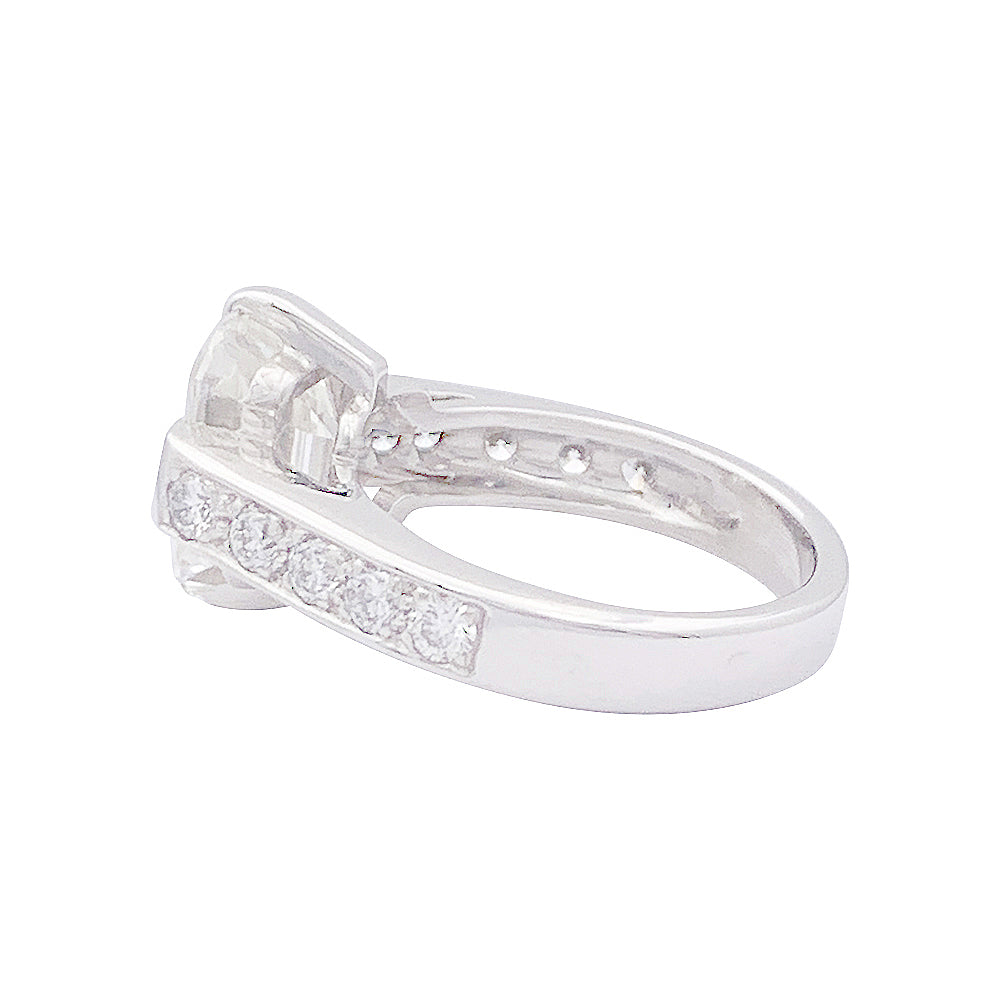 Bague or blanc, diamant taille émeraude 4 cts. 6
