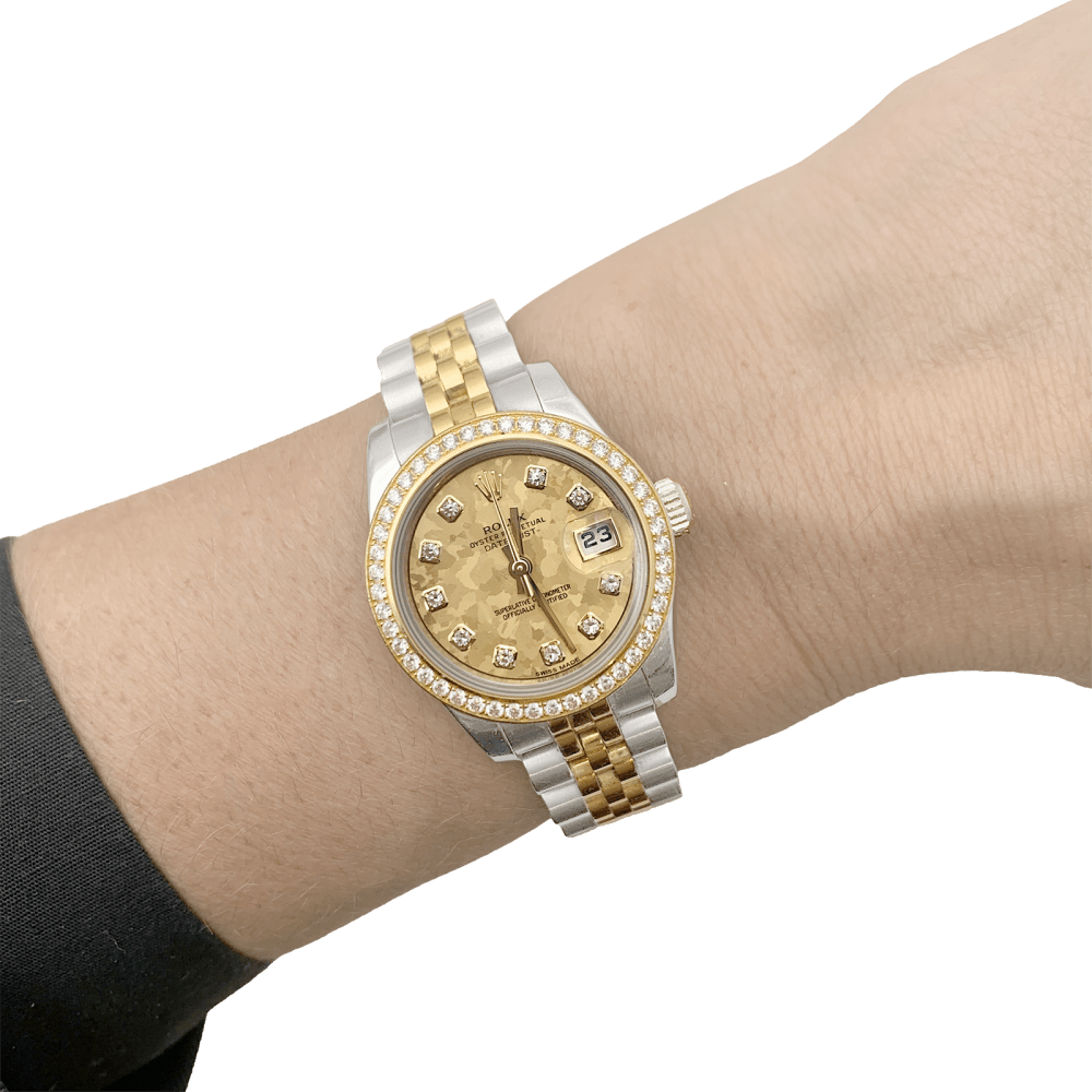 Montre Rolex, "Oyster Perpetual Lady-Datejust", or jaune, acier, diamants.  5