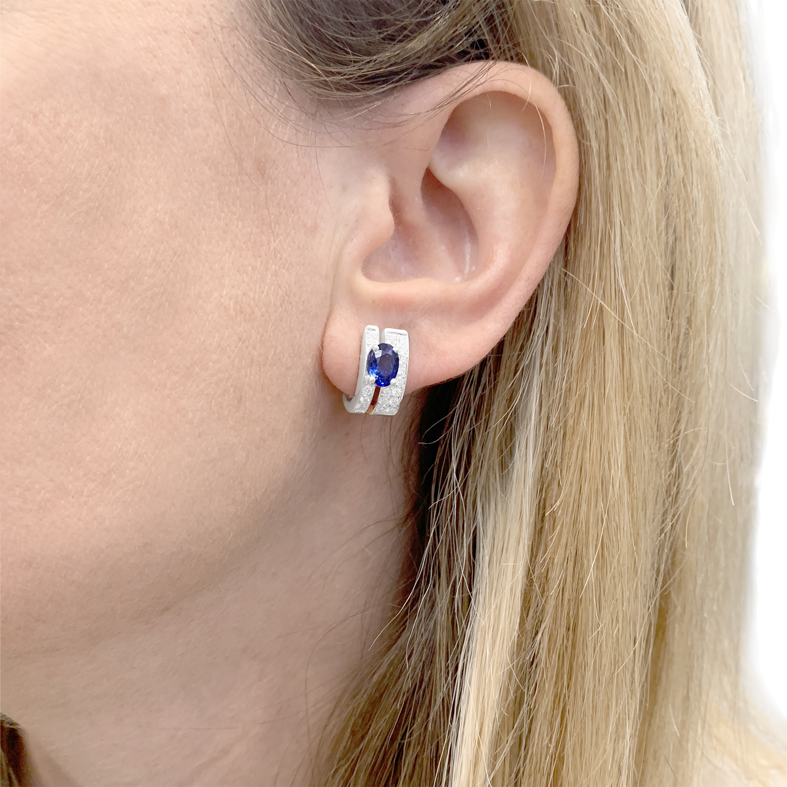 Boucles d'oreilles saphirs, diamants, or blanc. 6